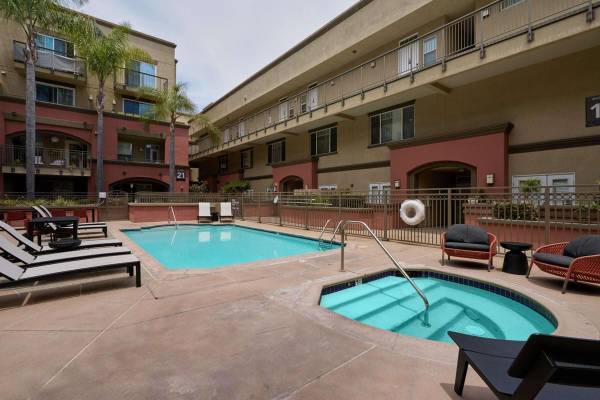 $3,600 / 2br - 1160ft2 - Balcón/Patio/Terrazas, Piscina y Spa, Recorra Hoy (Cortez Hill)63657343175553123