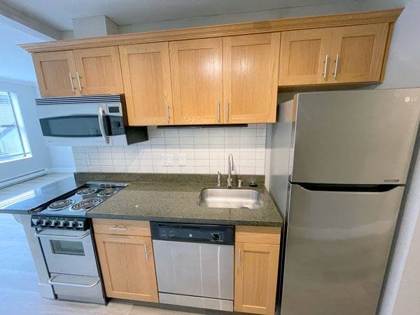 $1,695 / 1hab - 425 pies² - ¡AHORRA! Apartamento de 1/2 hab., cocina de lujo, ¡balcón luminoso! Piso estilo madera, tiene lavadora/secadora (Seattle, Belltown, Downtown)63814635907969120