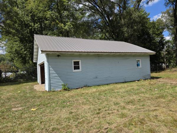 $500 Large garage for rent63953626875778121