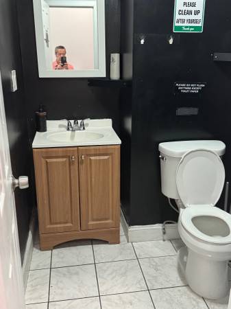 $4,300 / 800ft2 - NO KEY MONEY for EQUIEPMENT BARBER SHOP FOR RENT READY TO WORK (Bronx)64033801534593124