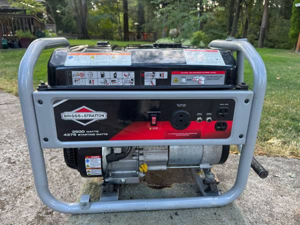 Briggs & Stratton 4375/3500 Watt Generator – Started Only Once 1