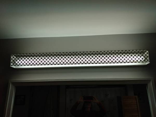 Fluorescent 4’ One Bulb Light Including 2 New Bulbs 1