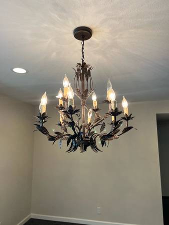 Chandelier 1