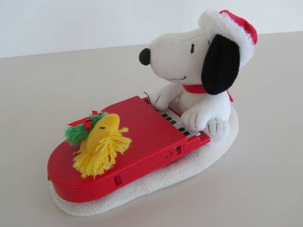 Santa Snoopy and Woodstock Musical Piano 1