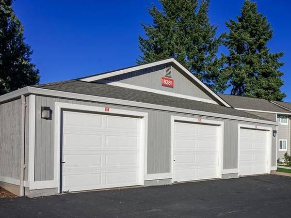 $2,428 / 3br - 1000ft2 - Cozy 3 BR/1 BA Haven with Patio & Garage, First Month Free (Beaverton)63672600881027124