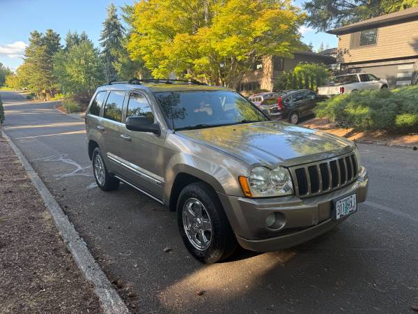 2006 jeep grand Cherokee 4x4 low miles runs great - $3,800 (Portland)63435627892739123