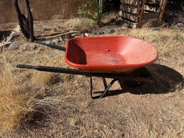 4 cu. ft. Poly Wheelbarrow 1