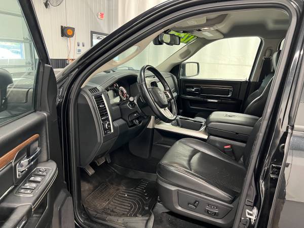 2016 RAM 1500 Laramie 4x4 - Photo 7