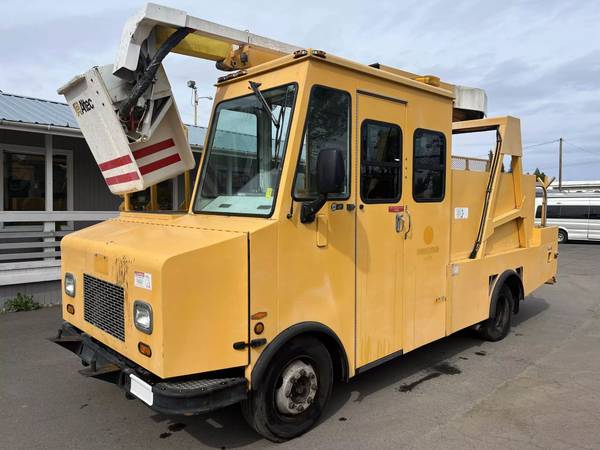 2005 Workhorse W50 Insulated Boom Bucket Truck w/ Altec LS40 40ft 1