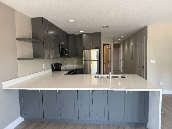 Situated in Apollo Beach!, 2 BD, Large Closet 1