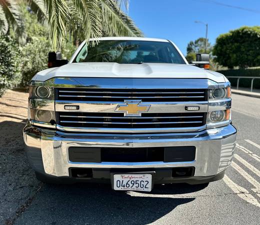 2017 Chevrolet Silverado 2500HD 4x4 - Photo 2