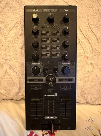 RELOOP MIXTOUR USB DJ CONTROLLER 1