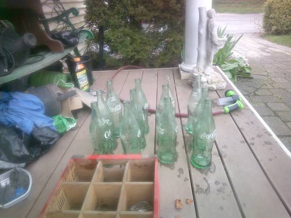 VINTAGE RED COKE CASE WITH 12 = 26 OZ COKE BOTTLE AS PICTURE 1
