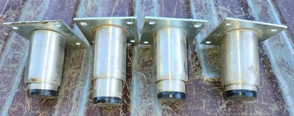 STAINLESS STEEL ADJUSTABLE CABINET LEGS 1