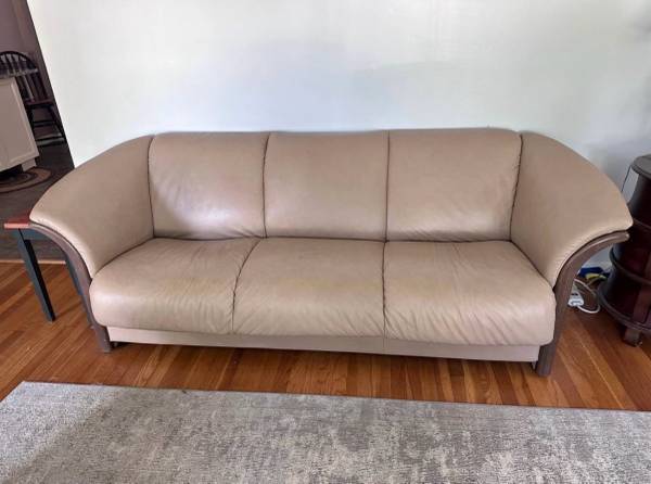 Premium Leather Sofa, Ergonomic Recliner Chair & Ottoman 1