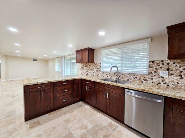 $4,995 / 4br - 3080ft2 - Club View Terrace! REMODELED HOME! LARGE YARD!! COME TOUR!!! (Chula Vista)63841344289921124