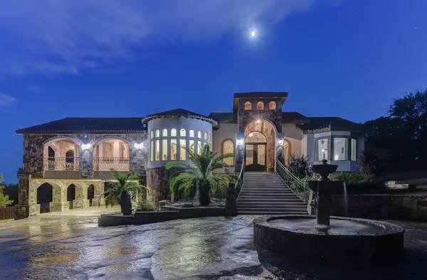 1 Luxury Seller Finance Home in New Braunfels 1