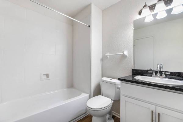 $1,110 / 1br - 635ft2 - Specials ! 1/2 off Deposit and $0.00 Admin fee PLUS 1 WEEK FREE!!! (Metairie)63792145919617122
