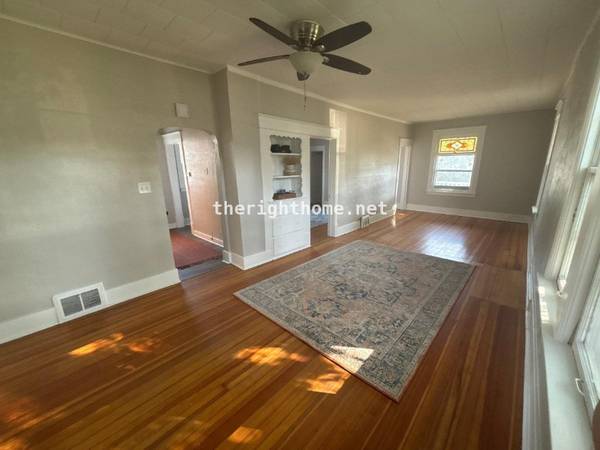 $1,450 / 3br - 1228ft2 - Three Bed One Bath (3416 V St) (Omaha)64020839867265123