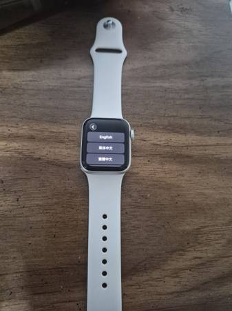 Unlocked Apple Watch SE (2nd Generation) 1