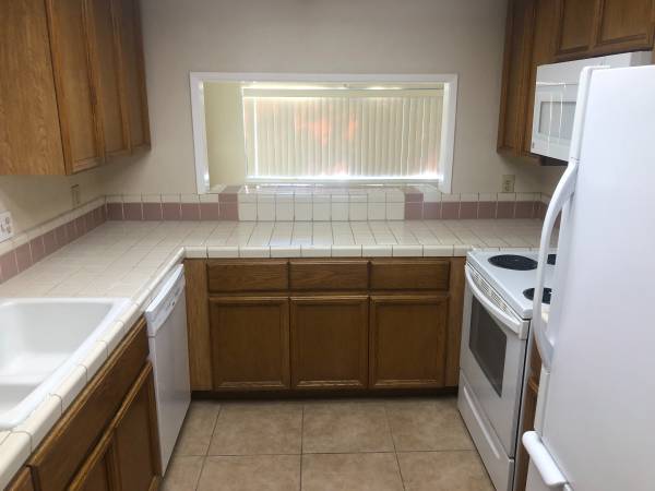$3,200 / 2br - 1105ft2 - Amplio condominio de 2 habs / 2 baños en un tranquilo barrio residencial (morgan hill)63657913545859124