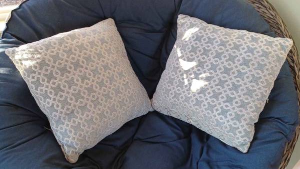 BLUE PILLOWS 1