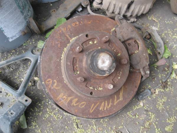 92 astro van spindle/knuckle left 1