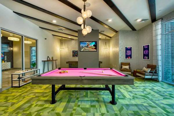 $1,434 / 1br - 668ft2 - Two paws up for our 1 BR / 1 BA! Phoenix's top pet-friendly spot. (Phoenix)64024821512833124