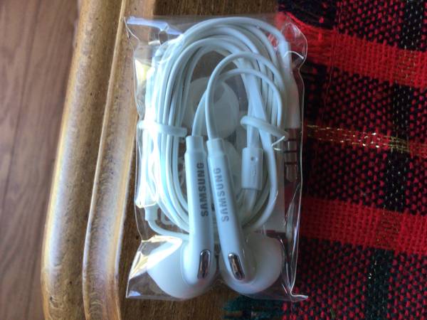 Samsung Galaxy 8 Headset Earbuds 1