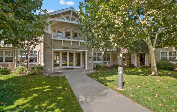 $2,303 / 2br - 697ft2 - 2 Bedroom ONLY $2,303 Luxury Senior Community (62+) (gilroy)64000753668098123