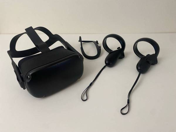 Oculus Quest 1 VR Headset Model MH-B + 2 Controllers + Glasses Spacer 1
