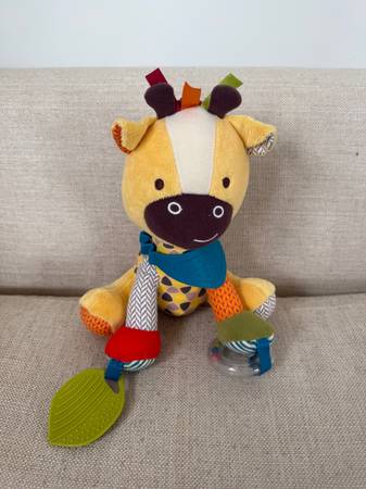 Skip Hop Bandana Buddies Stroller Toy - Giraffe 1