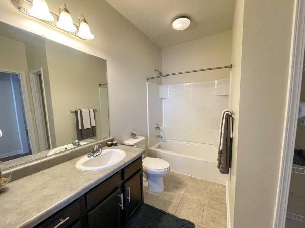 $1,799 / 3br - 1305ft2 - Luxury Plank Flooring, Gas Grilling Areas, Abundant Windows (Williston)63618517495169122