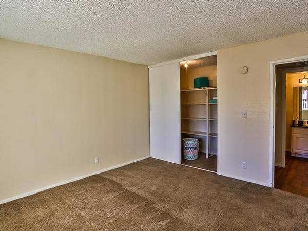$1,400 / 2br - 900ft2 - Balcony/Patio, Dog Park, BBQ and Picnic Areas, Swimming Pool63992635569026121