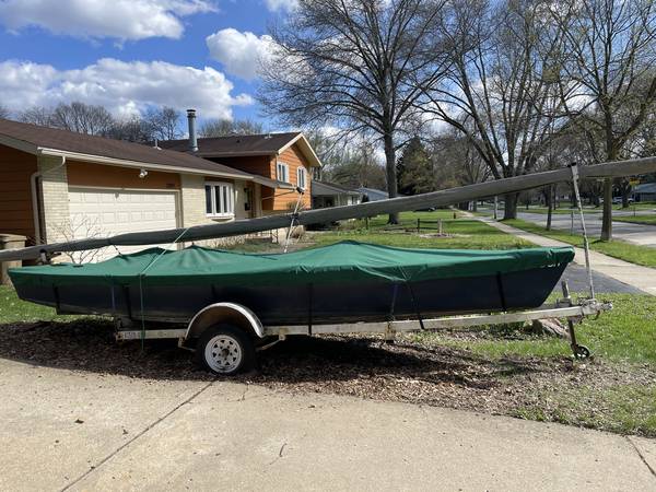 19 ft Lightning Sailboat 1