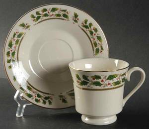 Holiday Fine China Dinnerware $75 1