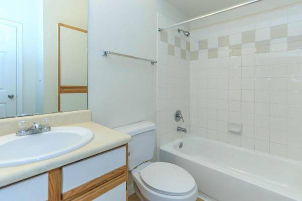 $1,078 / 1br - 727ft2 - Keep Cool with Ceiling Fans & Central Air63812507386753123