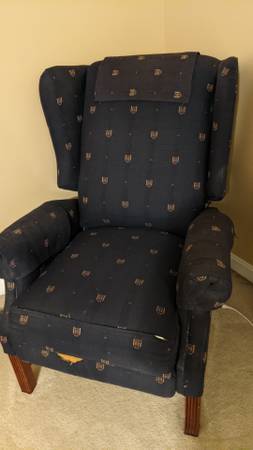 La-z-y Boy Chair 1