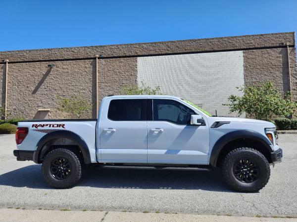 2025 Ford F150 Raptor pickup - Photo 6