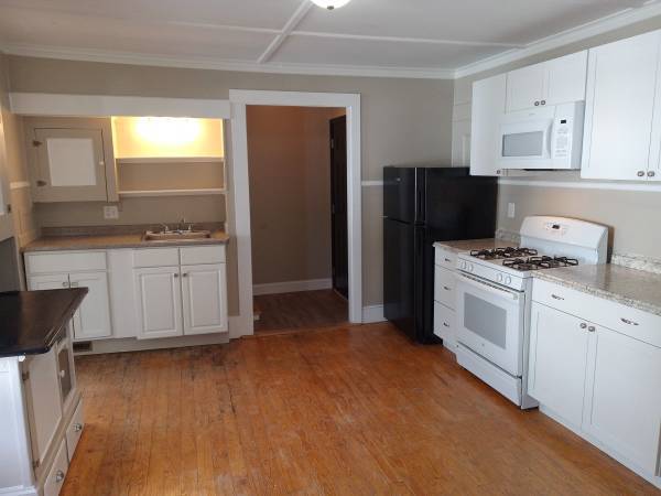 $1,100 / 1br - Amplio departamento de 1 dormitorio en segundo piso (Rochester)63656212252673120