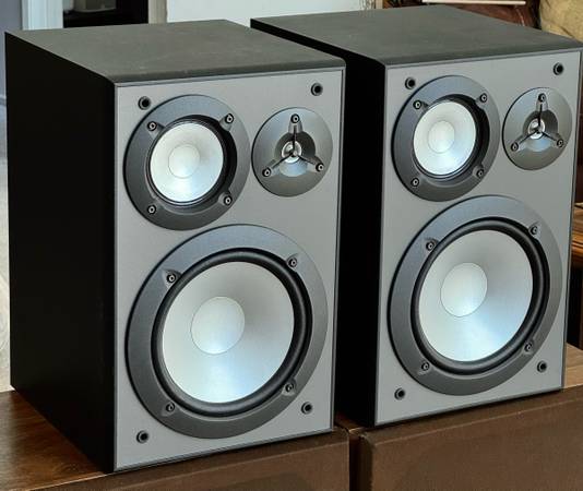 Yamaha NS-6390 3 way Bookshelf Speakers - MINT 1