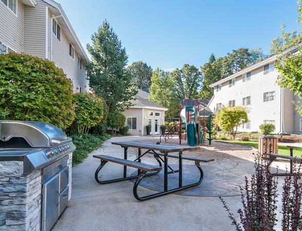 $1,649 / 2br - Energy Efficient Heat - Ceiling Fans - Linen Closets for Extra Space (Beaverton / Aloha)63831398060803121