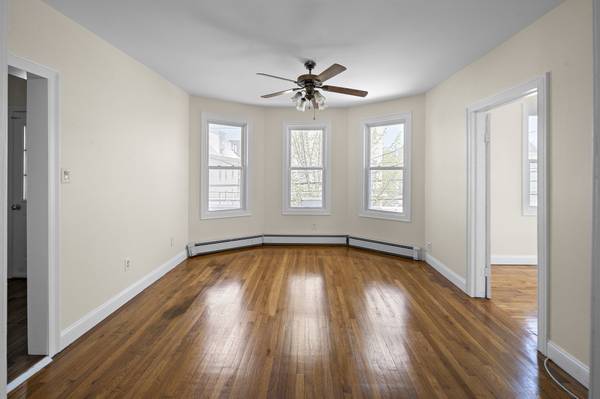 $4,500 / 5br - Amplio apartamento de 5 habitaciones en alquiler en Everett (Everett)63875606168193124
