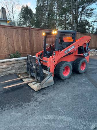 Kubota skid steer rental SSV75 1