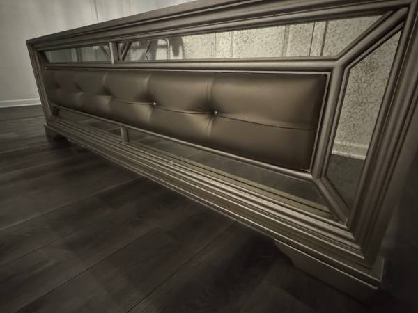 Dresser w matching bed frame King 1
