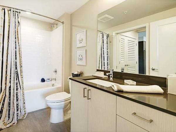 $1,717 / 588ft2 - Stunning Studio with Quartz Countertops & Rooftop Deck (Shoreline)63814789313411122