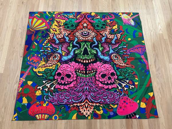 Leofanger Blacklight Psychedelic Skull Tapestry 1