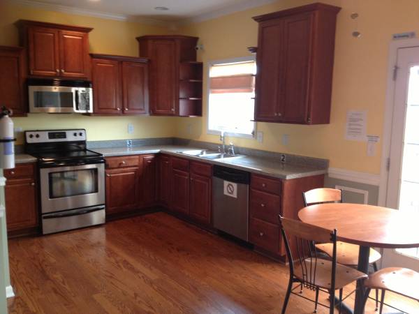 $972 / 1br - $972-Private Spacious Bedroom w/Sitting Room Available Immediately (Atlanta, Ga)63964124455298121