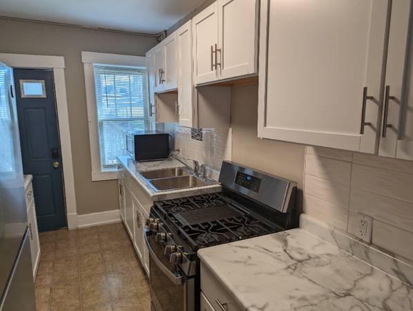 $1100.00 / 1br - 800ft2 - Discover a Great Place to Live in Midtown Omaha - 1 Bed/Bath Unit| Ava64021009402370121