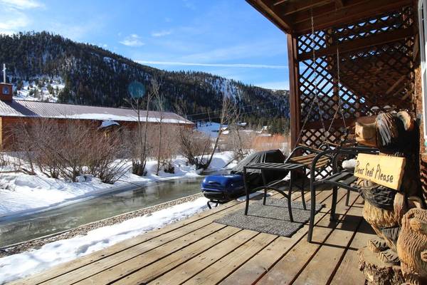 $172 / 3br - "River Retreat #2" Cozy updated Riverfront cabin! WIFI-Pet Friendly! (Red River, NM)63806020130305123